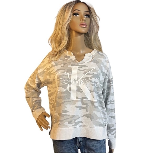 CALVIN Klein Light Tan/Light Green Camo Notch Neck Sweatshirt - Picture 1 of 8